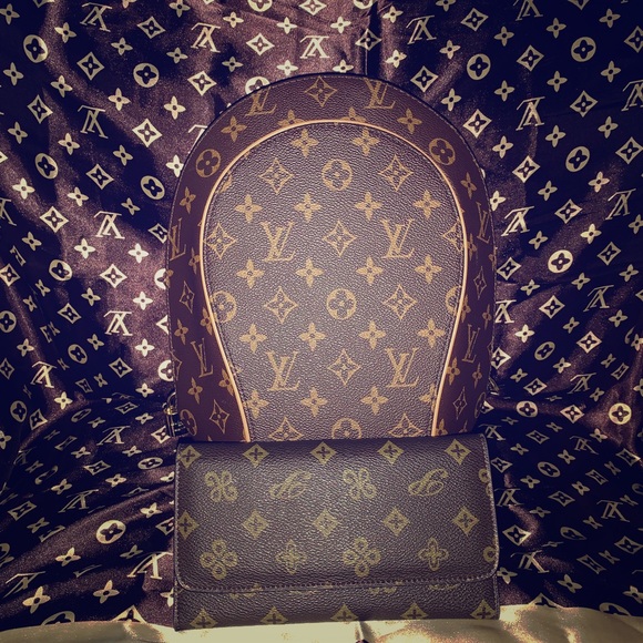Louis Vuitton backpack with wallet/scarf - Picture 1 of 3